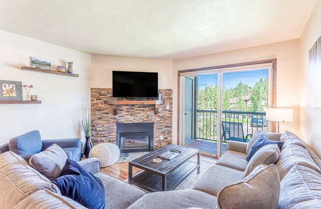 Remodeled Condo. Less than 1 mile to Steamboat Ski Area