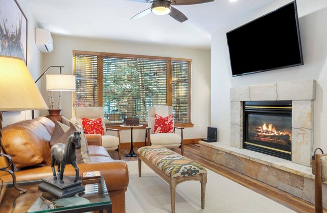 Pinecone Lodge Edwards 