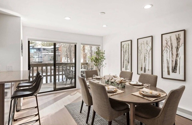 Renovated Riverfront 3 BR, Walk to Gondola!