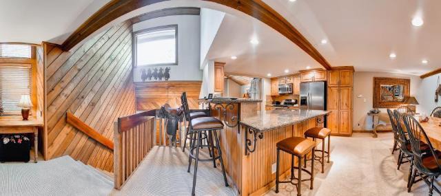 Ridgepoint Townhomes by East West Hospitality