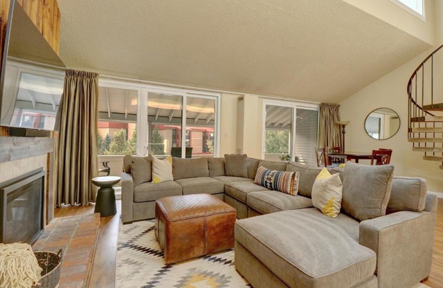 SB206 Snowbridge 2Br 2Ba condo