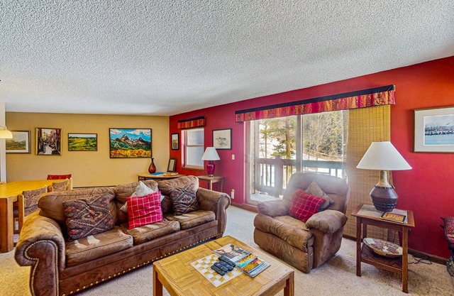 Ski-in/out condo with pool, hot tub & gas fireplace - walk to Snowflake Lift