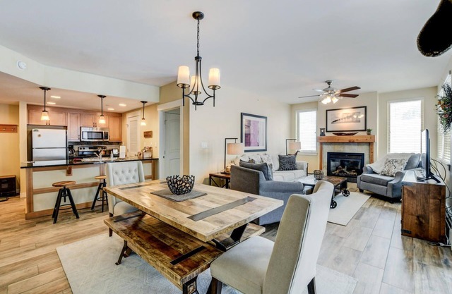 Ski In Out Luxury Condo 4474 I Huge Hot Tub I Great Views I Best Price I Discounted Attractions