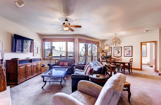 Ski-in/out mountain condo with W/D, free WiFi, pool, & hot tub