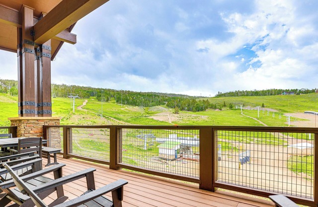 Ski-In/Ski-Out Granby Penthouse w/Mountain Views!
