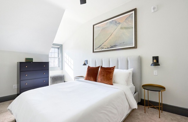 Sonder | The Essex | Cozy 2BR + Workspace
