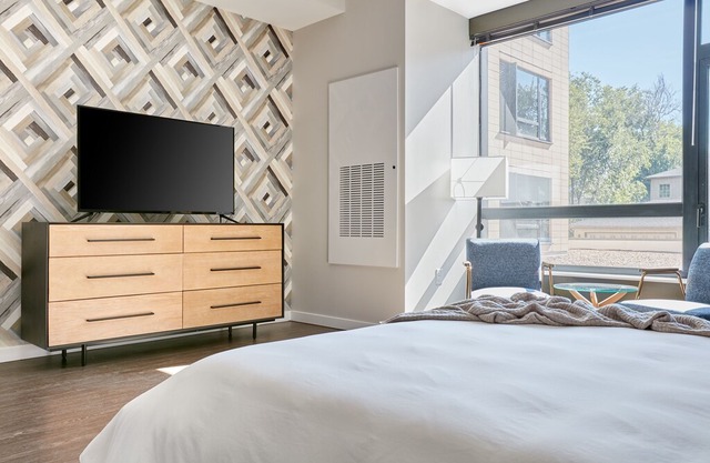 Sonder | University Park | Calming Studio + Pool