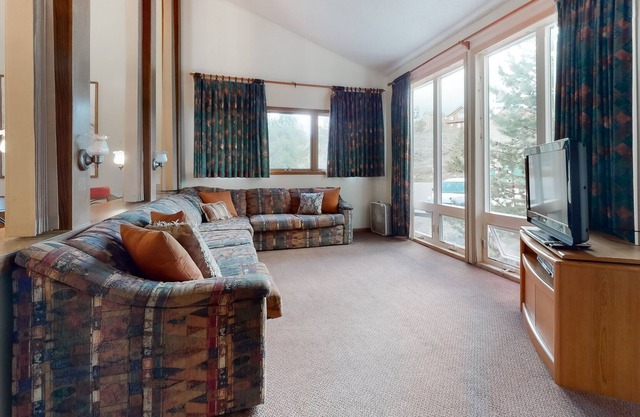 Spacious Condo + Loft w/Shared Outdoor Heated Pool, Private Hot Tub, & Free WiFi