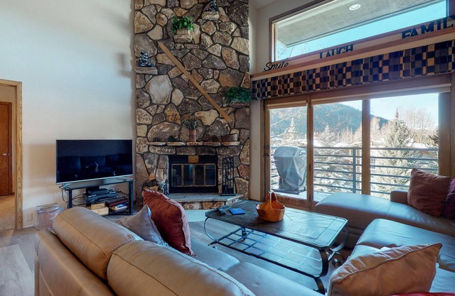 Spacious condo with great location, pool, hot tub, & sauna