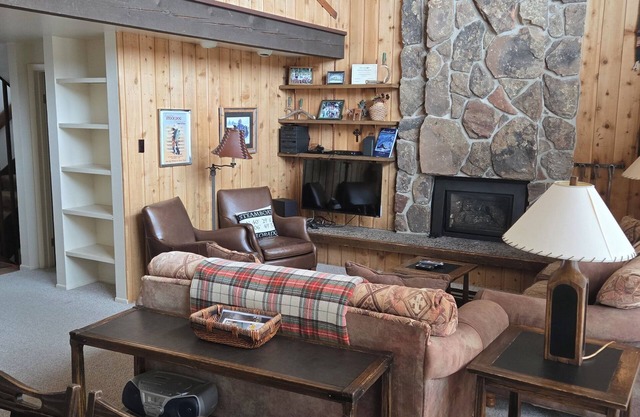 STH26 | Large Private Deck | Beautiful Views | Ski In/Out | Winter Shuttle