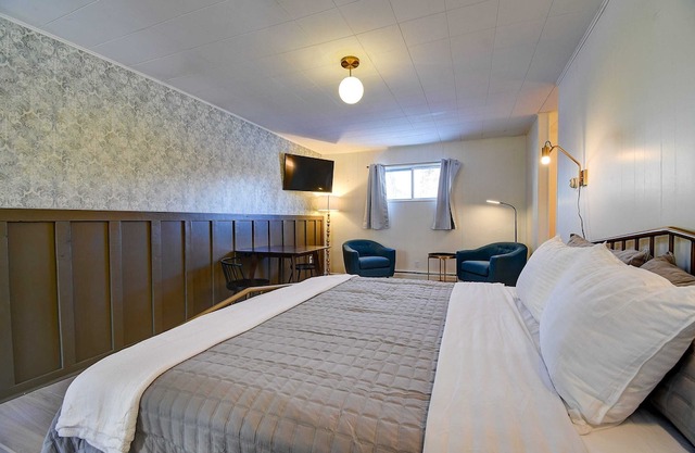 The Old Tale Inn - King room w/ Hot Tub