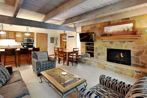 Timberline Condominiums 2 Bedroom Deluxe Unit A2H