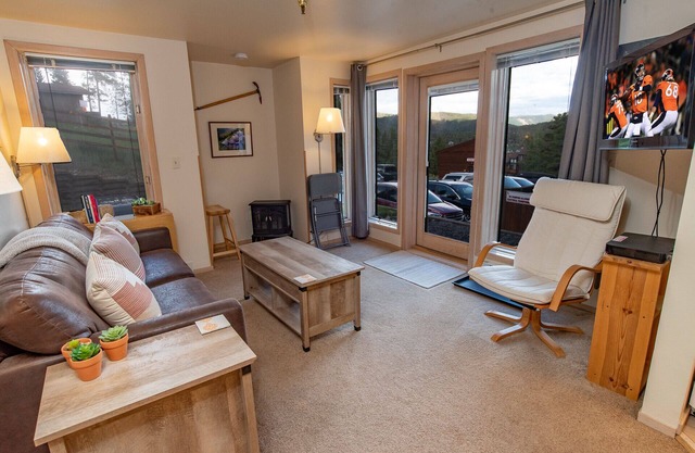 Tyra Lookout Condo: Ski-In/Ski-Out