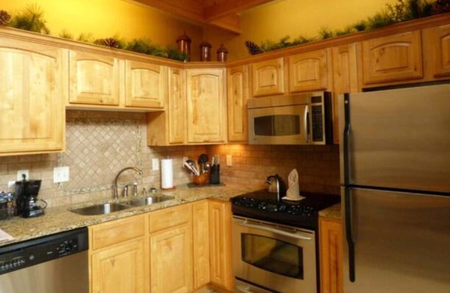 Unique, cozy, mountain condo, relax on patio and outdoor hot tub!