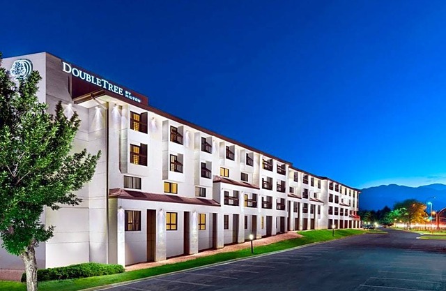 3-Star Hotel ∙ DoubleTree by Hilton Colorado Springs