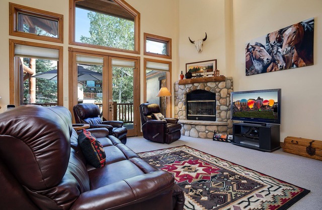 X2685 | Valley and Mtn Views | Nice Furnishings | Hot Tub | Pool