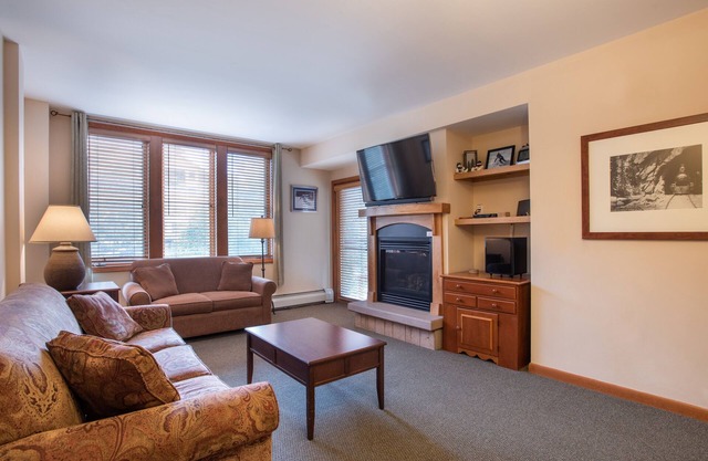 Zephyr Mountain Lodge Furnishings 