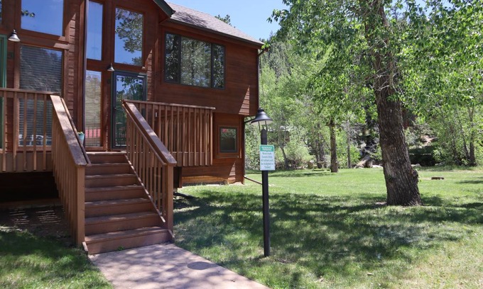Estes Park Condo | 102 m² Condo ∙ 2 bedrooms ∙ 6 guests