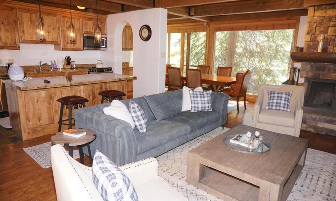 Aspen House | 1034 Cooper Ave E #25A
