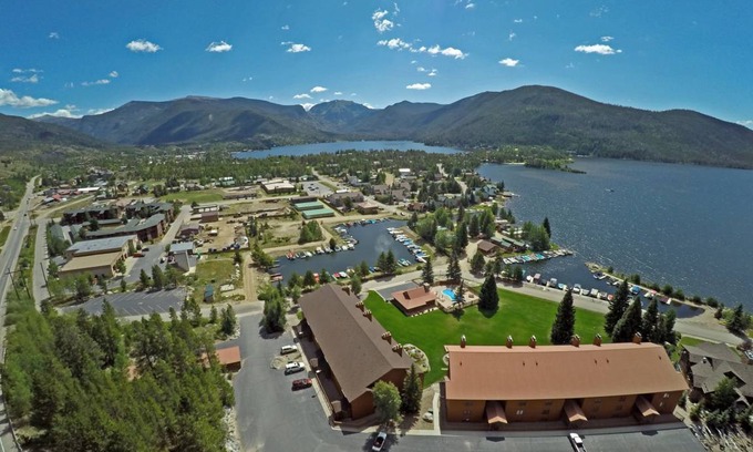 Grand Lake Condo | 107 m² Condo ∙ 2 bedrooms ∙ 8 guests