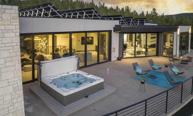 Baldy Mountain House | 1092 m² House ∙ 5 bedrooms ∙ 12 guests
