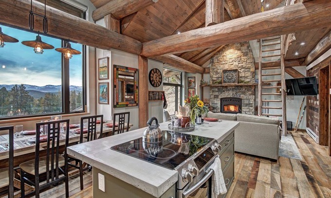 Coal Creek Cabin | 112 m² Cabin ∙ 2 bedrooms ∙ 4 guests