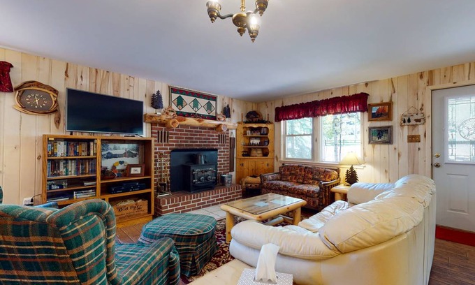 Ponderosa Pines Cabin | 116 m² Cabin ∙ 3 bedrooms ∙ 10 guests