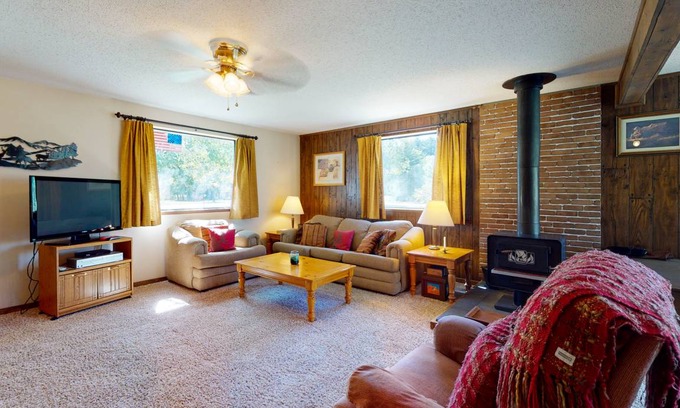 Ponderosa Pines Cabin | 119 m² Cabin ∙ 3 bedrooms ∙ 8 guests