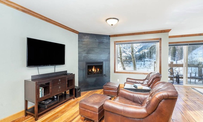Telluride Condo | 121 m² Condo ∙ 2 bedrooms ∙ 4 guests