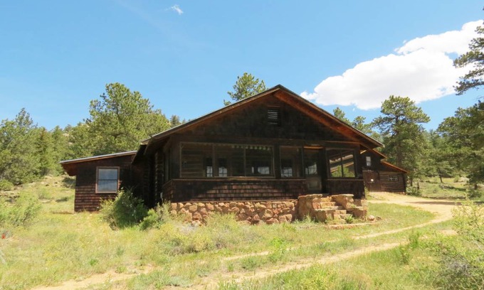 Estes Park Cabin | 122 m² Cabin ∙ 2 bedrooms ∙ 6 guests