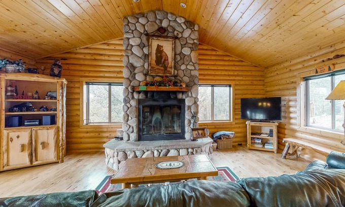 Rainbow Valley Cabin | 123 m² Cabin ∙ 3 bedrooms ∙ 7 guests