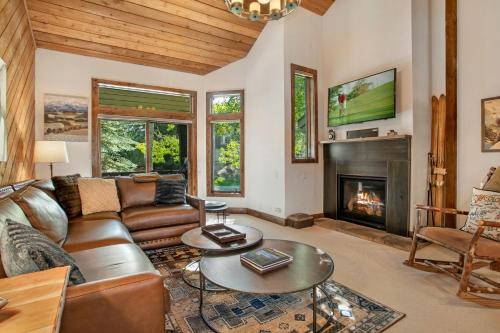 Avon House | 125 Ridgepoint Townhomes Townhouse