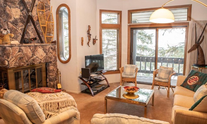Avon House | 126 Ridgepoint Townhouse