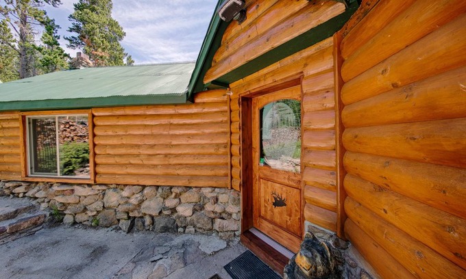 Estes Park Cabin | 130 m² Cabin ∙ 3 bedrooms ∙ 6 guests