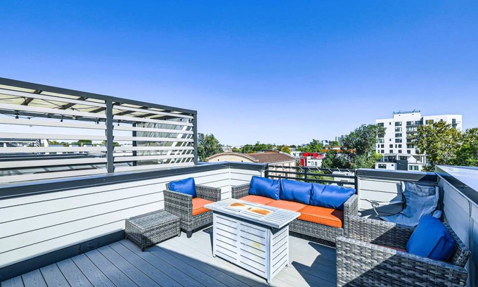 West Colfax House | 142 m² House ∙ 2 bedrooms ∙ 4 guests