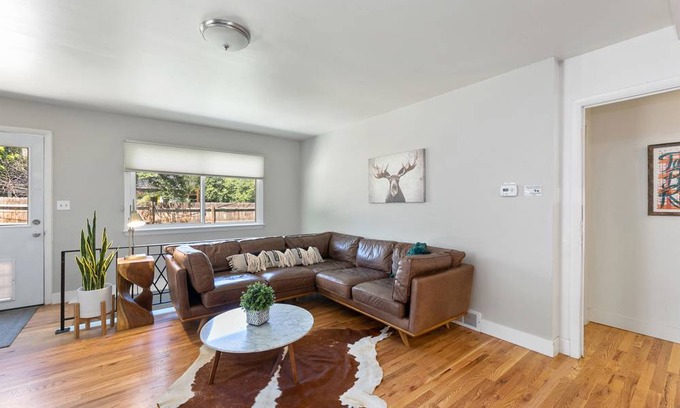 Capitol Hill House | 146 m² House ∙ 4 bedrooms ∙ 8 guests