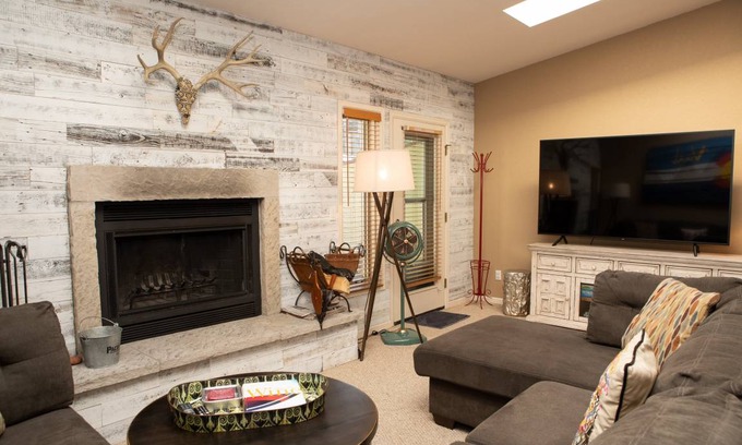 Intermountain Condo | 151 m² Condo ∙ 3 bedrooms ∙ 8 guests