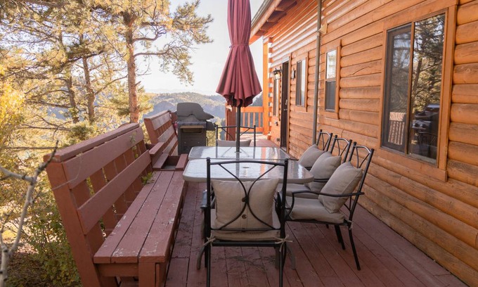 Cripple Creek Cabin | 152 m² Cabin ∙ 3 bedrooms ∙ 11 guests