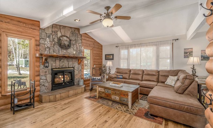 Estes Park Cabin | 156 m² Cabin ∙ 3 bedrooms ∙ 8 guests