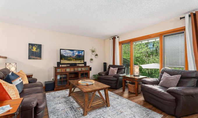 Cedar Village House | 169 m² House ∙ 4 bedrooms ∙ 10 guests