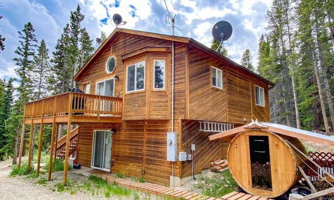 Valley of the Sun Cabin | 186 m² Cabin ∙ 3 bedrooms ∙ 8 guests