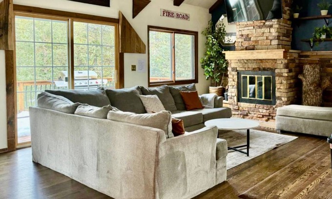 Cascade-Chipita Park Cabin | 192 m² Cabin ∙ 3 bedrooms ∙ 6 guests