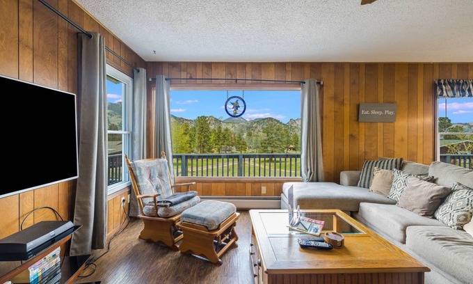 Estes Park House | 198 m² House ∙ 3 bedrooms ∙ 7 guests