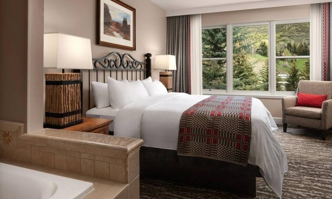 Highland Meadows Condo | 2-bedroom condo in lovely Vail with fitness room,Handball. Indoor Pool and Sauna