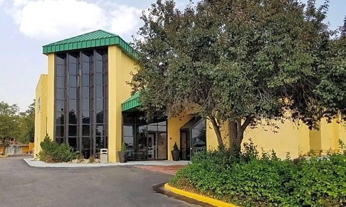 Fort Collins Hotel | 2-Star Hotel ∙ Clarion Inn Fort Collins