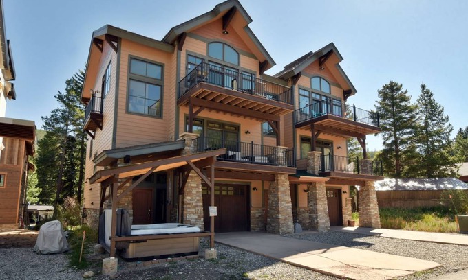 Old Town House | 200 m² House ∙ 3 bedrooms ∙ 10 guests