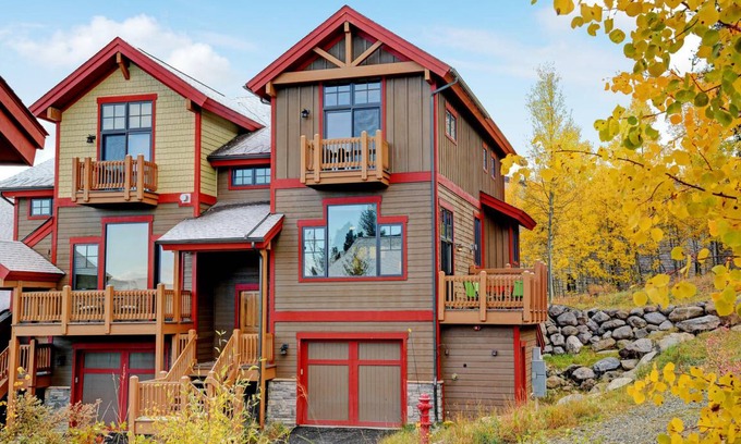Bear Crossing House | 204 m² House ∙ 3 bedrooms ∙ 10 guests