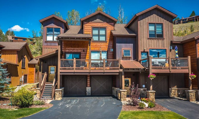 South Forty House | 211 m² House ∙ 3 bedrooms ∙ 8 guests