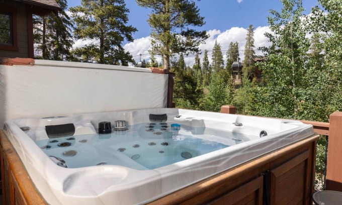 Peak 8 House | 217 m² House ∙ 4 bedrooms ∙ 9 guests