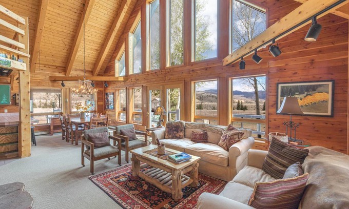 Creede House | 223 m² House ∙ 2 bedrooms ∙ 8 guests